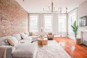 Light and Airy, Spacious 2B 2Bath Downtown City View